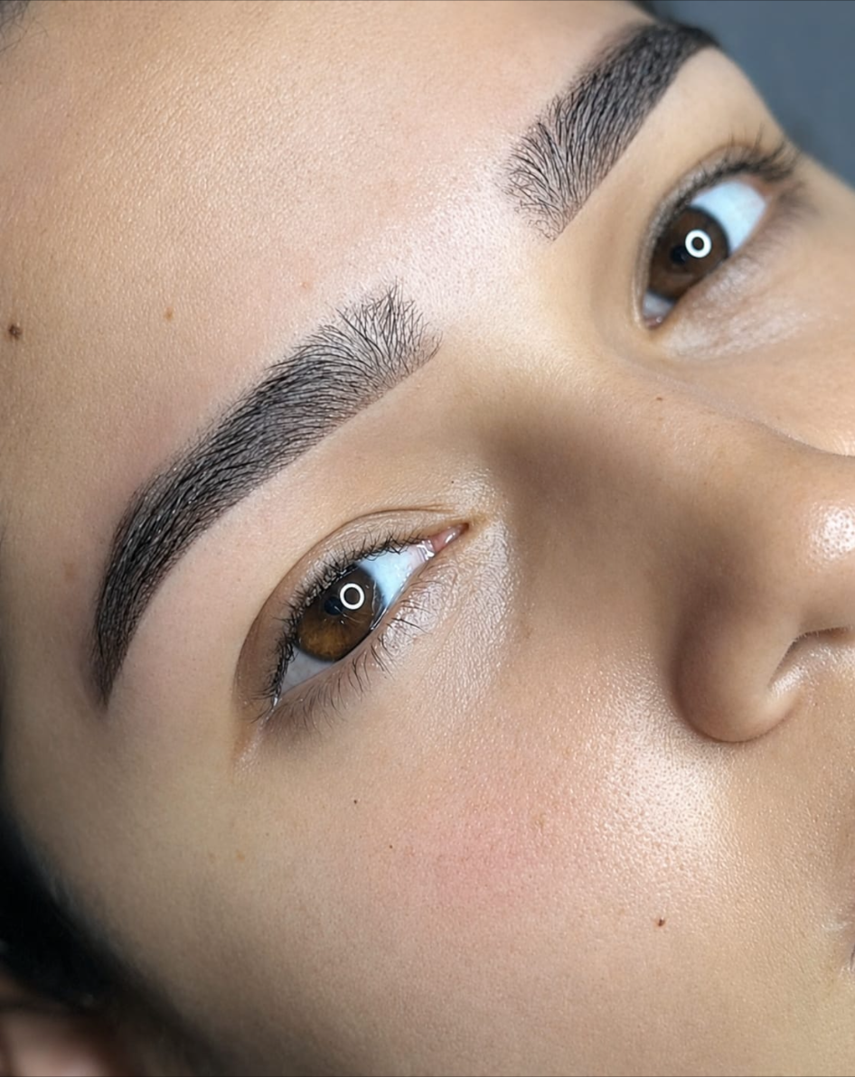 Mirada y cejas